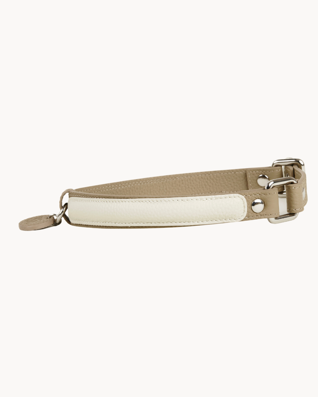 The elegant semi-P chain leather collar, made of premium-quality, soft, gentle, fur-friendly material, ensures all-day wear. Suitable for medium and large dogs.#color_Vanilla Taupe