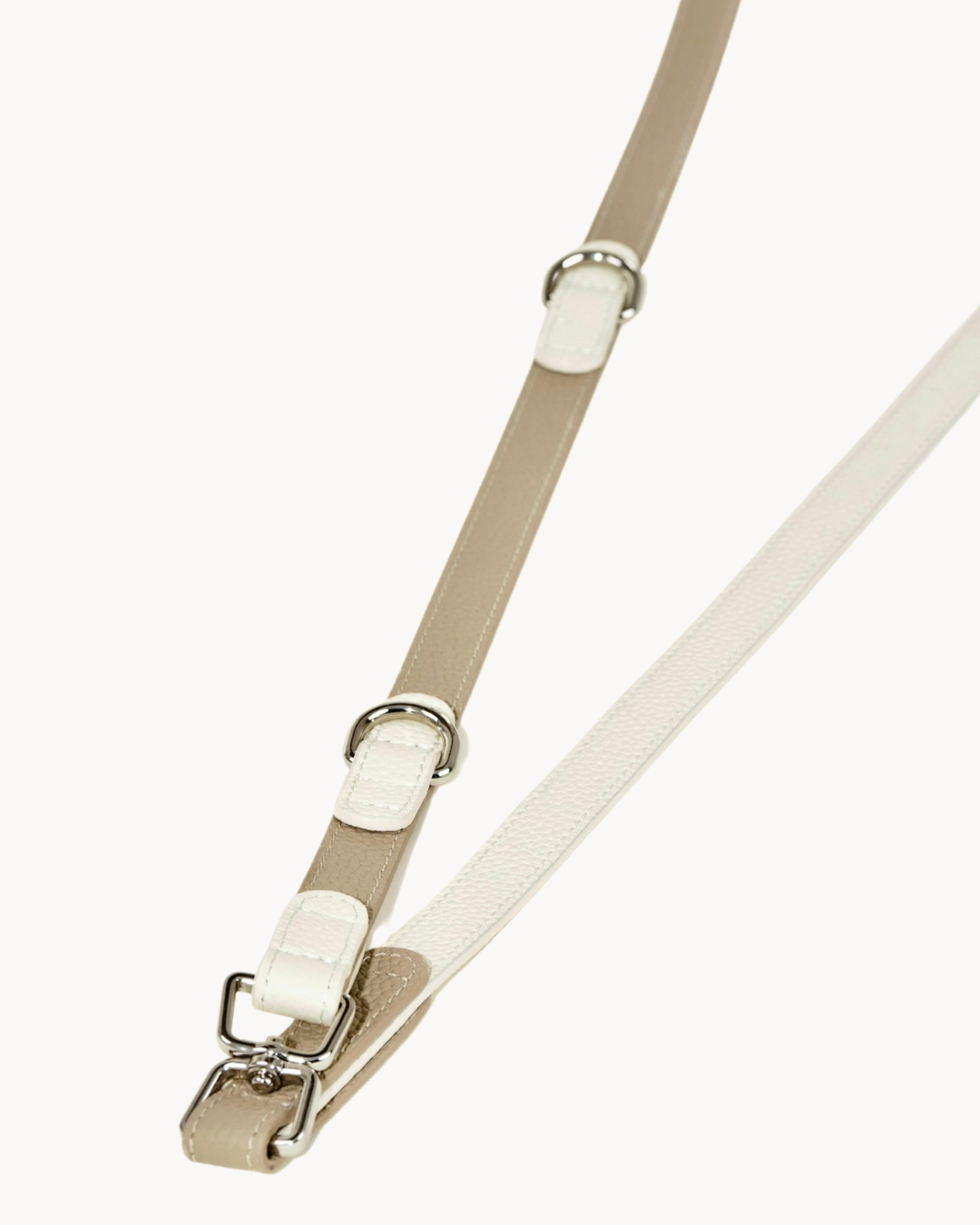 The versatile leather leash is lightweight yet practical, with refined elegance. Three 360° swivel snaps offer convenience as hand-held, cross-body, or waist-worn.#color_Vanilla Taupe