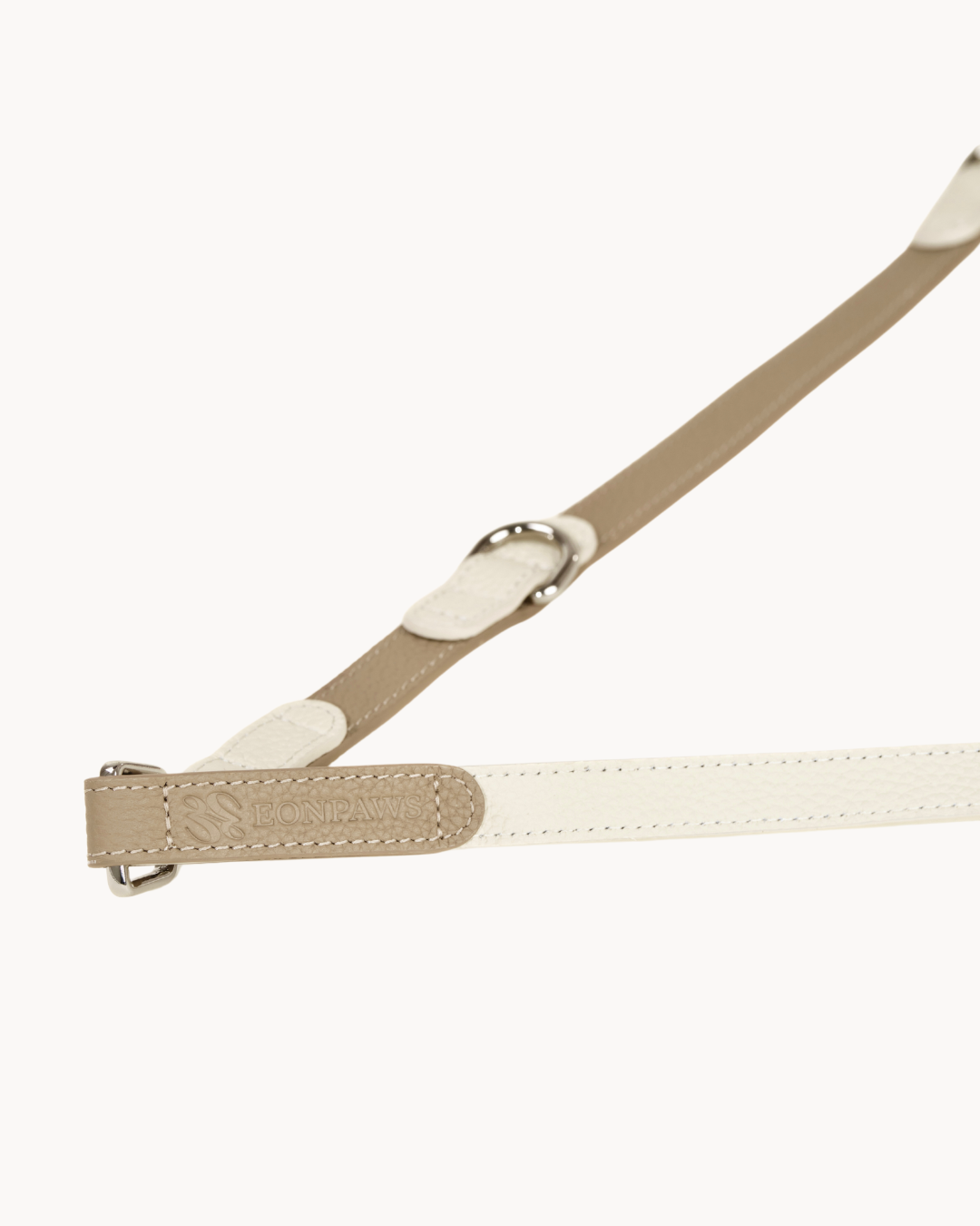 The versatile leather leash is lightweight yet practical, with refined elegance. Three 360° swivel snaps offer convenience as hand-held, cross-body, or waist-worn.#color_Vanilla Taupe