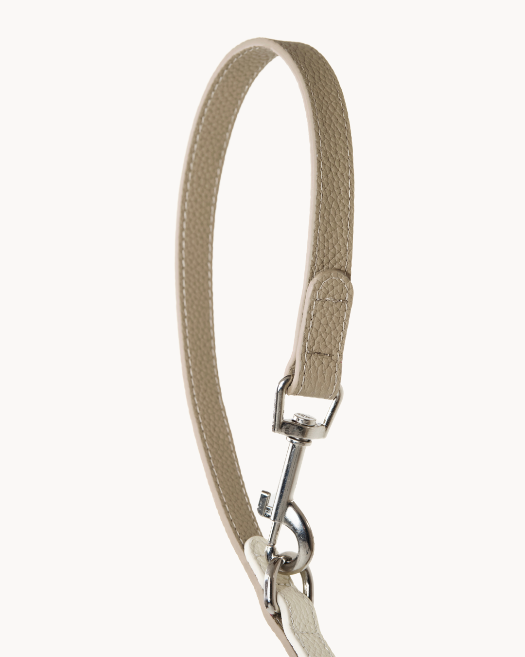 The versatile leather leash is lightweight yet practical, with refined elegance. Three 360° swivel snaps offer convenience as hand-held, cross-body, or waist-worn.#color_Vanilla Taupe