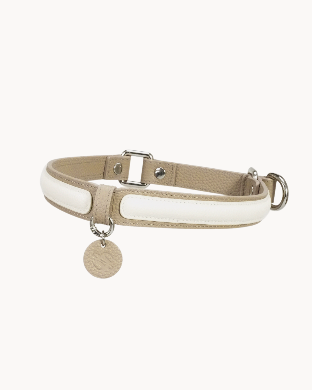 The elegant semi-P chain leather collar, made of premium-quality, soft, gentle, fur-friendly material, ensures all-day wear. Suitable for medium and large dogs.#color_Vanilla Taupe